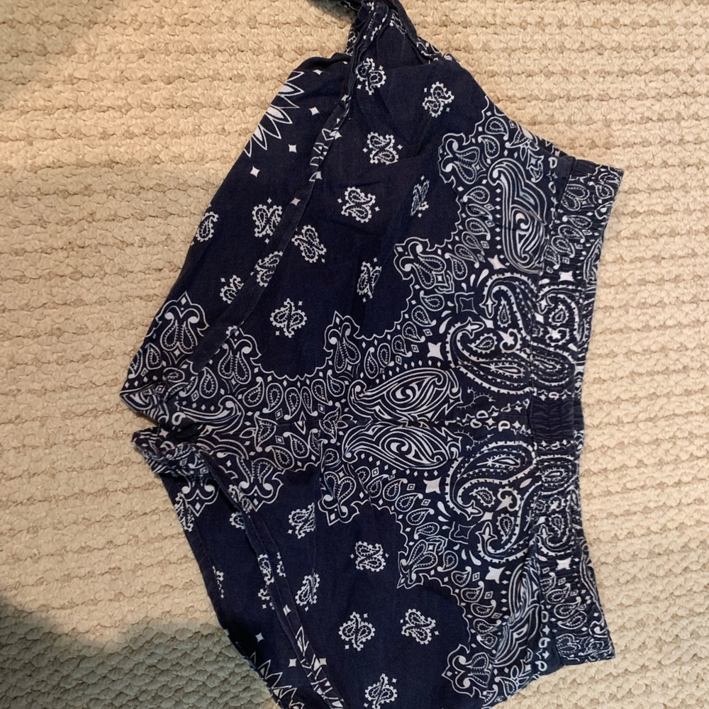 Bandana shorts with ties at side